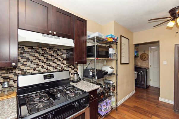 Interior, Kitchen, Washer, Wood Texture Flooring