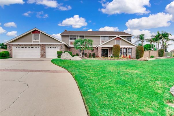 Attached, Exterior, Facade, Brick Facade, Ranch