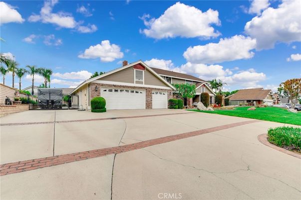 Attached, Exterior, Facade, Brick Facade, Ranch