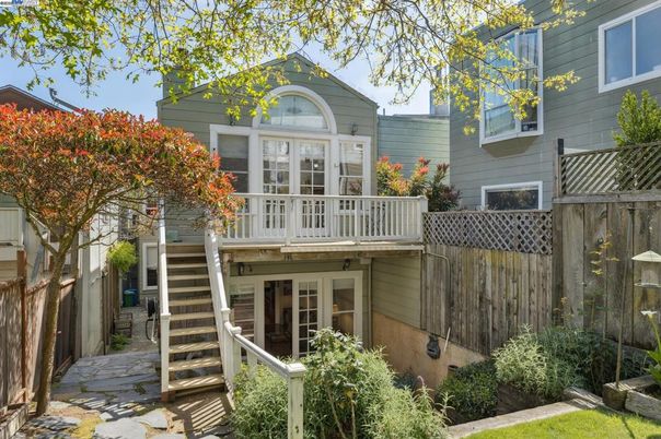 Exterior, Facade, Queen Anne Victorian