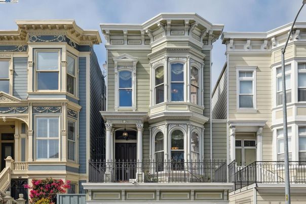 Exterior, Facade, Rowhouse