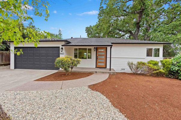 Attached, Exterior, Facade, Ranch