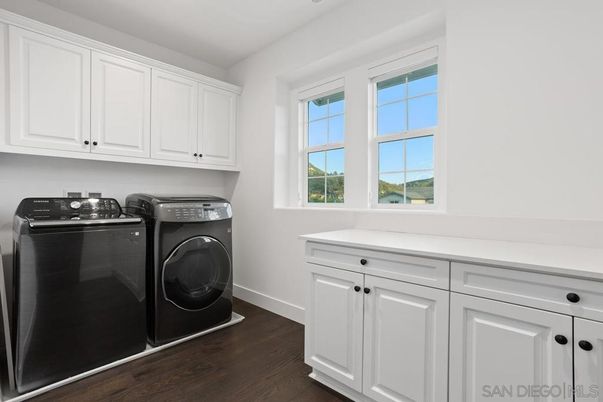 Interior, Washer, Wood Texture Flooring