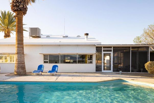 Exterior, Pool