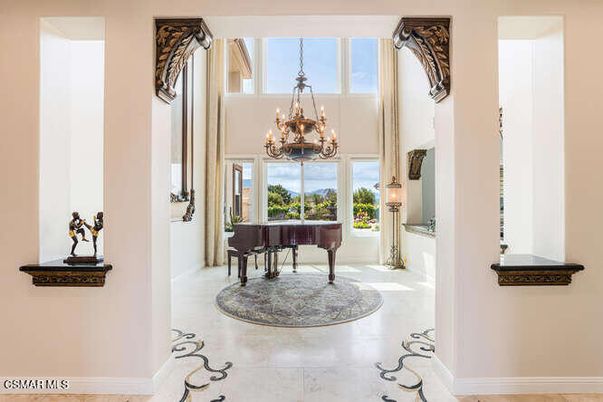 Chandelier, Interior, Piano