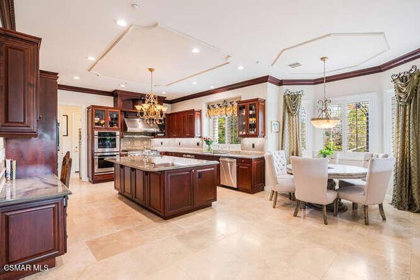 Chandelier, Dining room, Interior, Kitchen, Pendant Lights, Recessed Lighting, Stainless Steel Appliances