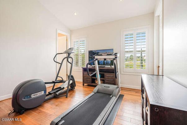 Fitness Equipment, Interior, Recessed Lighting, Wood Texture Flooring
