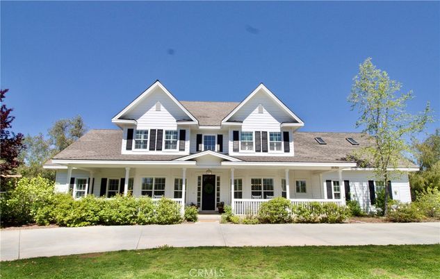 Exterior, Facade, Farmhouse