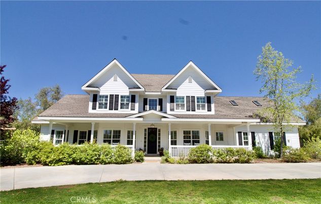 Exterior, Facade, Farmhouse
