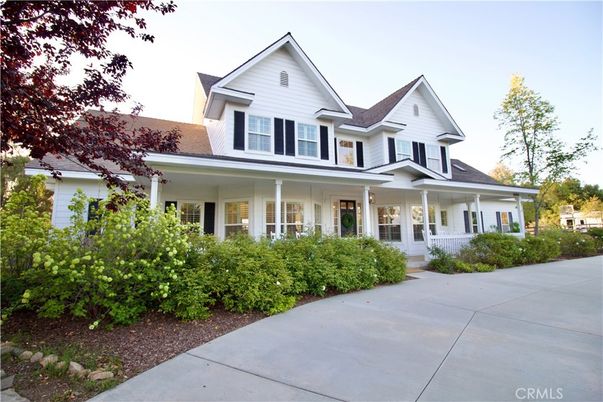 Exterior, Facade, Farmhouse