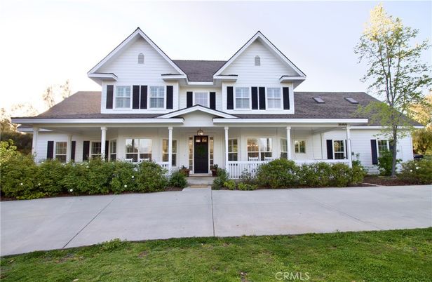 Exterior, Facade, Farmhouse