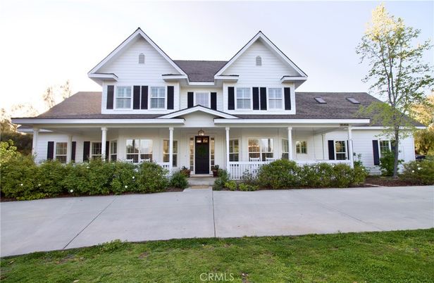 Exterior, Facade, Farmhouse