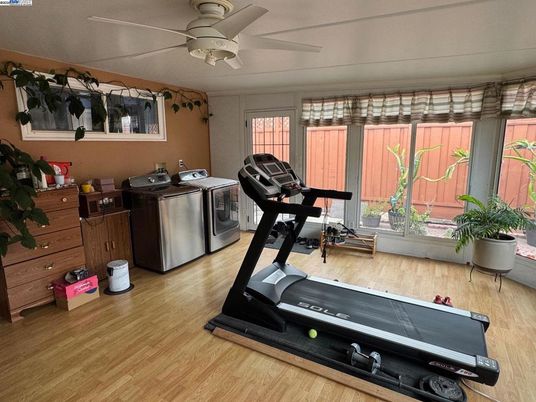 Fitness Equipment, Interior, Washer, Wood Texture Flooring