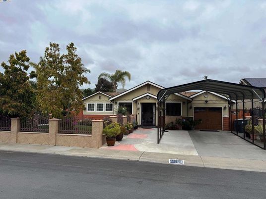 Attached, Exterior, Facade, Ranch