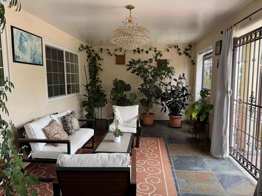 Chandelier, Interior, Living room