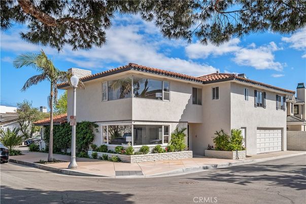 Attached, Exterior, Facade, Spanish Mediterranean
