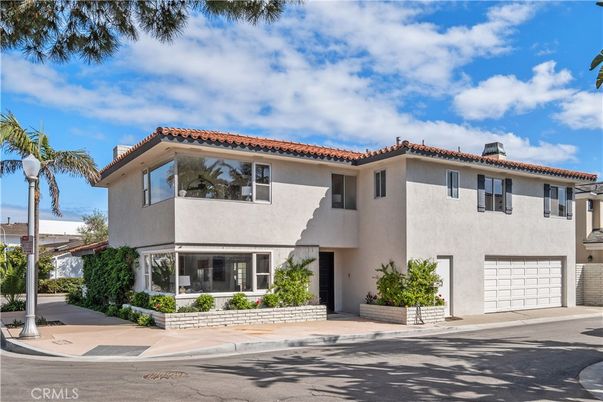 Attached, Exterior, Facade, Spanish Mediterranean