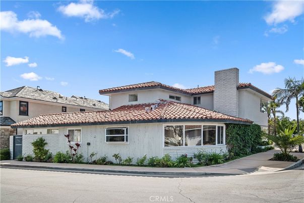 Attached, Exterior, Facade, Spanish Mediterranean