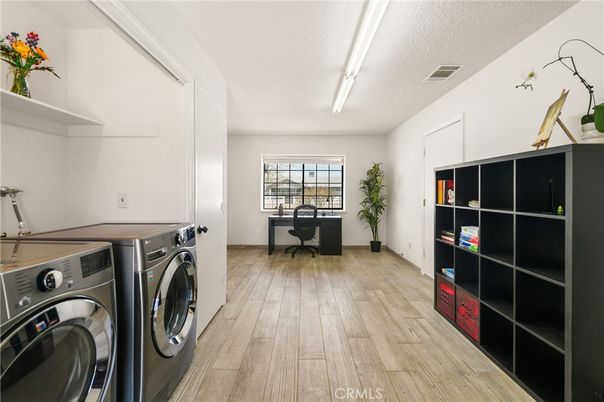 Interior, Washer, Wood Texture Flooring