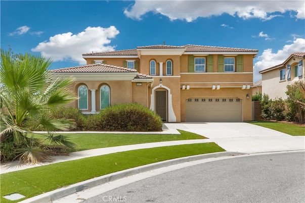 Attached, Exterior, Facade, Mediterranean