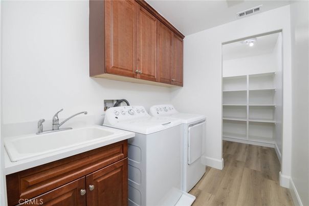 Interior, Washer, Wood Texture Flooring