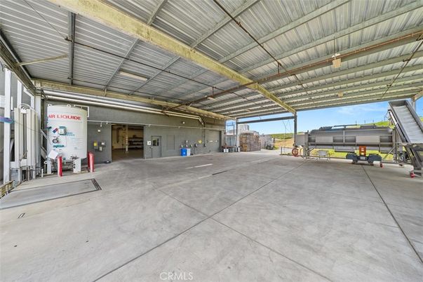 Exterior, Garage