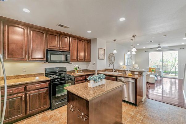 Dining room, Interior, Kitchen, Pendant Lights, Recessed Lighting, Stainless Steel Appliances