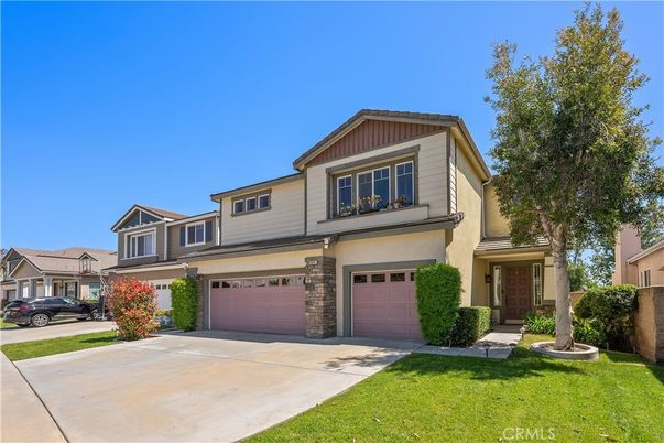 Attached, Exterior, Facade, American Craftsman