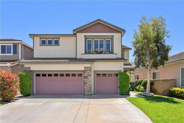 Attached, Exterior, Facade, American Craftsman