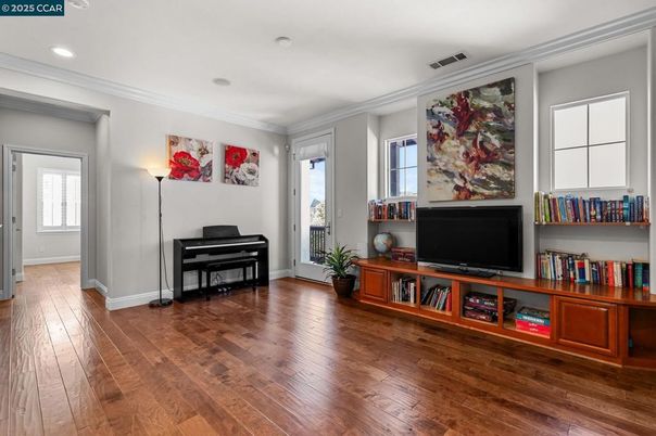 Interior, Piano, Recessed Lighting, Wood Texture Flooring