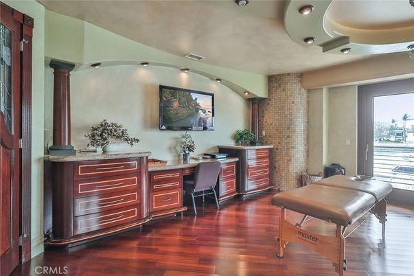 Home Office, Interior, Recessed Lighting, Wood Texture Flooring