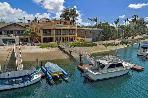 Exterior, Lake