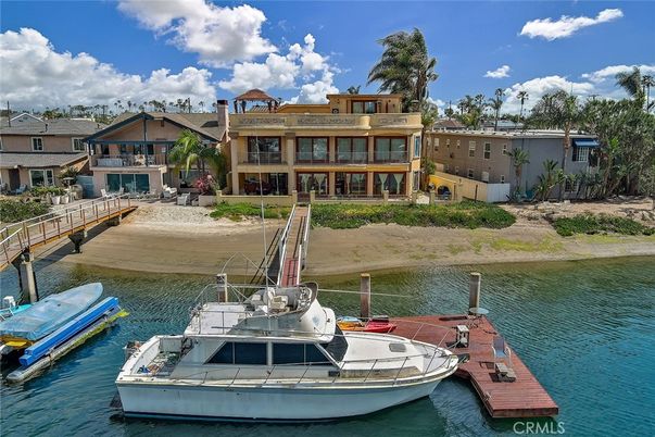 Exterior, Lake