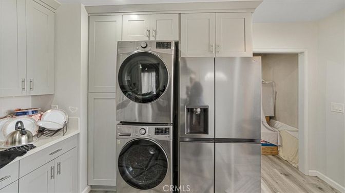 Interior, Washer, Wood Texture Flooring