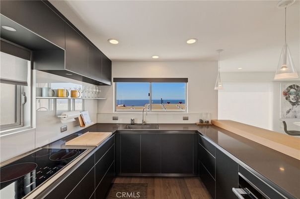 Interior, Kitchen, Pendant Lights, Recessed Lighting, Water, Wood Texture Flooring