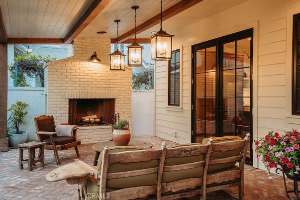 Exterior, Fireplace, Pendant Lights