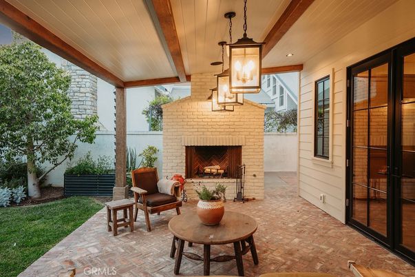 Exterior, Fireplace, Pendant Lights