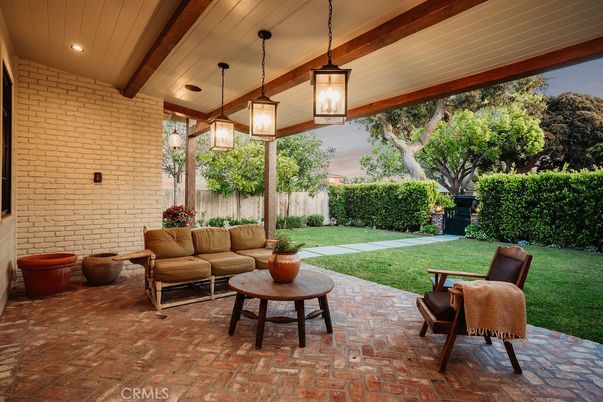 Backyard, Exterior, Pendant Lights