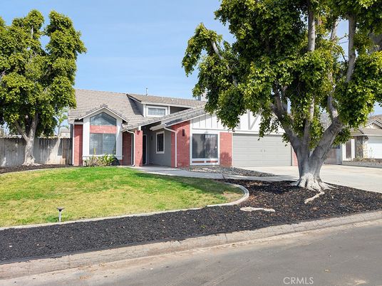 Attached, Backyard, Exterior, Facade, Brick Facade, Ranch