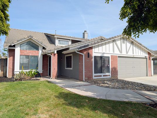 Attached, Exterior, Facade, Brick Facade, Ranch