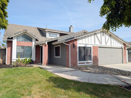 Attached, Exterior, Facade, Brick Facade, Ranch