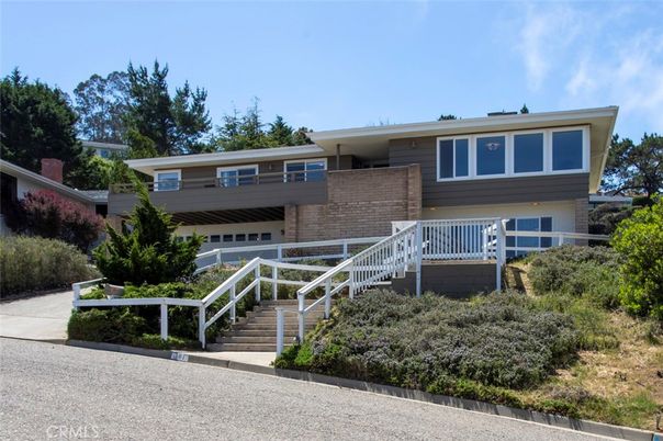 Attached, Exterior, Facade, Raised Ranch