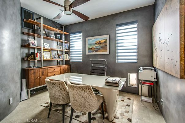Home Office, Interior
