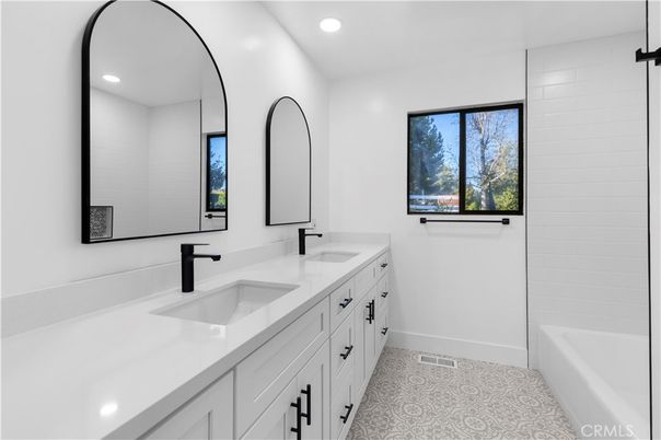 Bathroom, Dual Sink Vanities, Interior, Recessed Lighting
