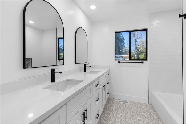 Bathroom, Dual Sink Vanities, Interior, Recessed Lighting