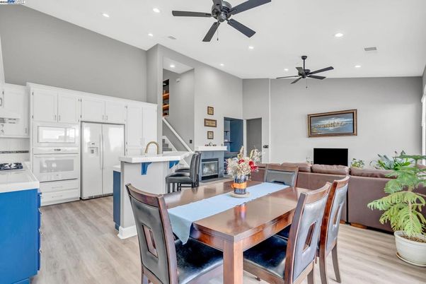 Dining room, Interior, Kitchen, Recessed Lighting, Wood Texture Flooring