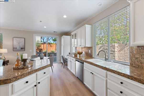 Dining room, Interior, Kitchen, Recessed Lighting, Wood Texture Flooring