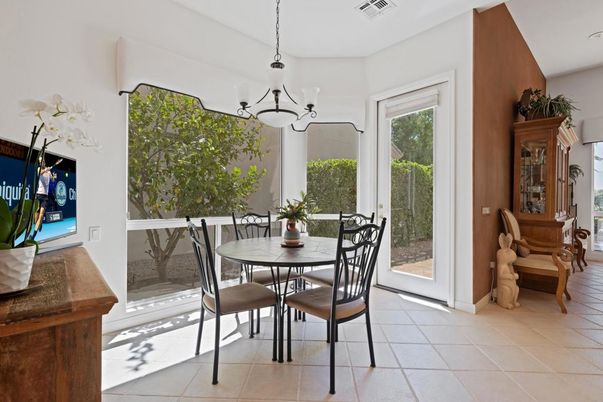 Chandelier, Dining room, Interior