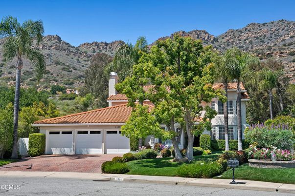 Attached, Exterior, Facade, Mediterranean