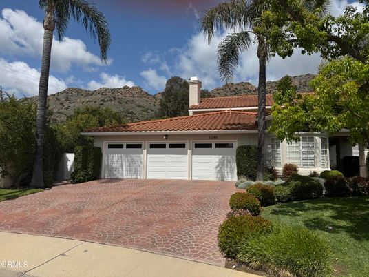 Attached, Exterior, Facade, Mediterranean